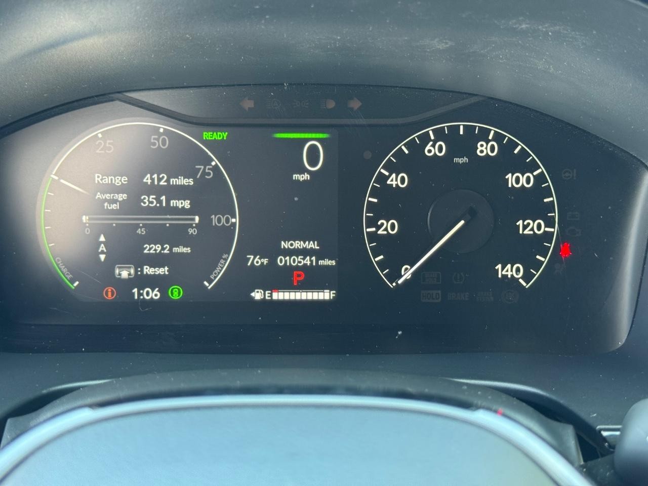 Honda CR-V Hybrid Vehicle Full-screen Gallery Image 20