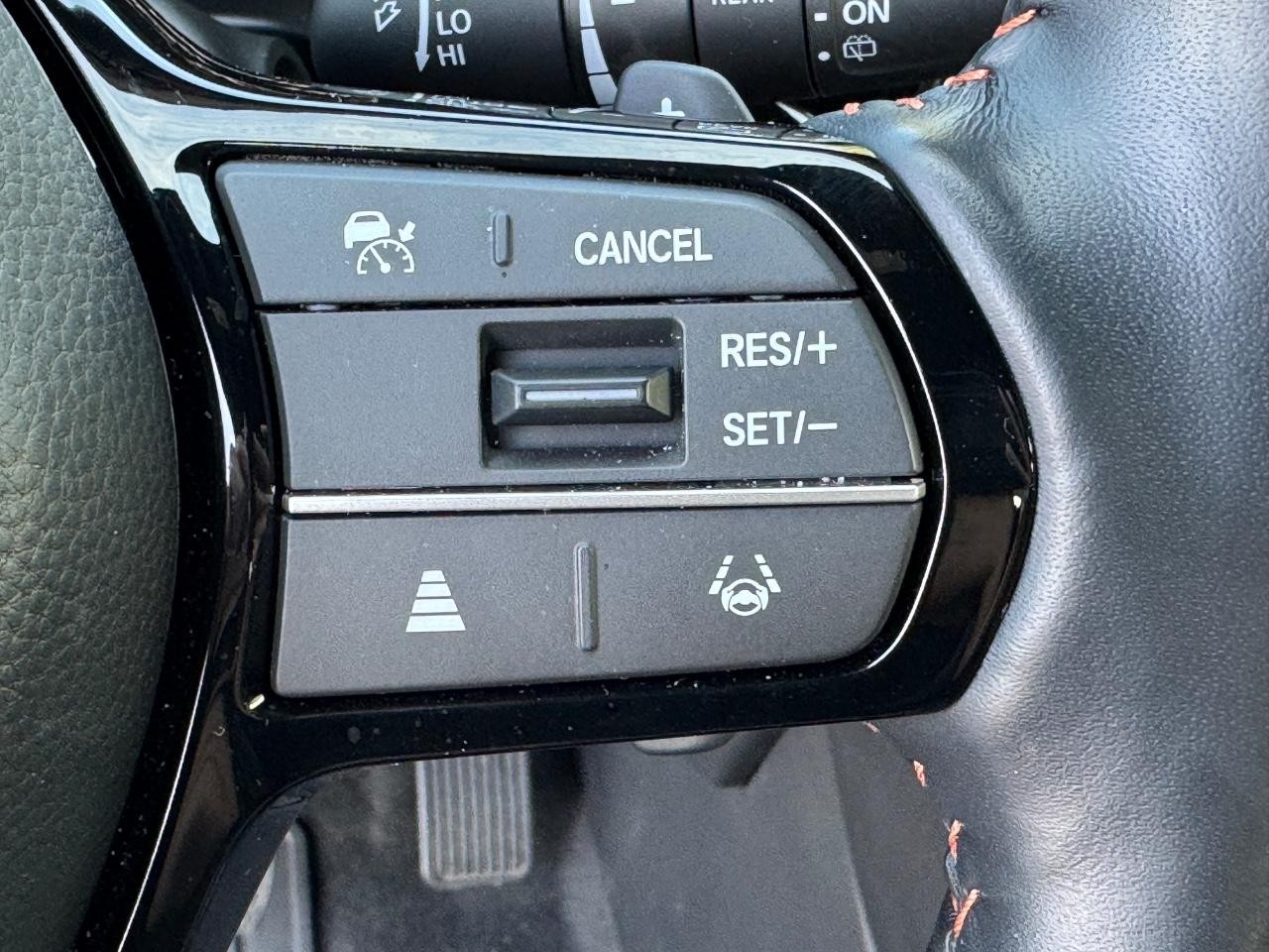 Honda CR-V Hybrid Vehicle Full-screen Gallery Image 22