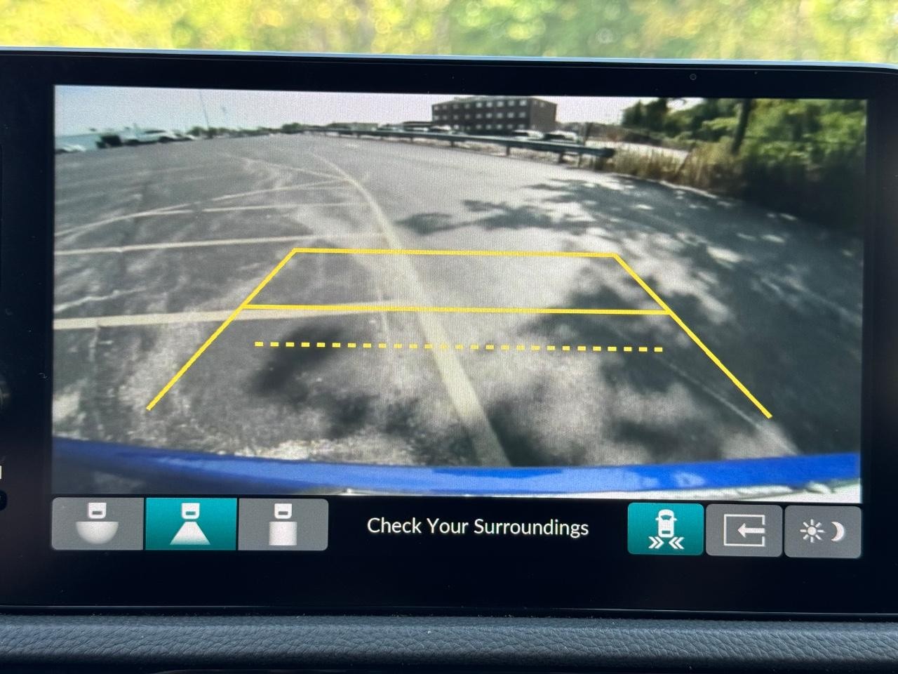 Honda CR-V Hybrid Vehicle Full-screen Gallery Image 24