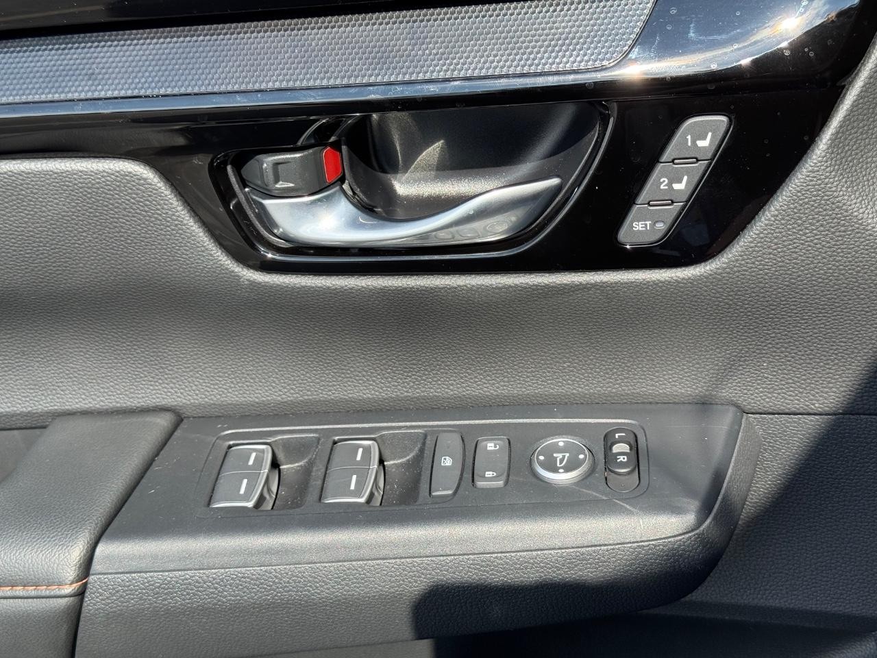 Honda CR-V Hybrid Vehicle Full-screen Gallery Image 26