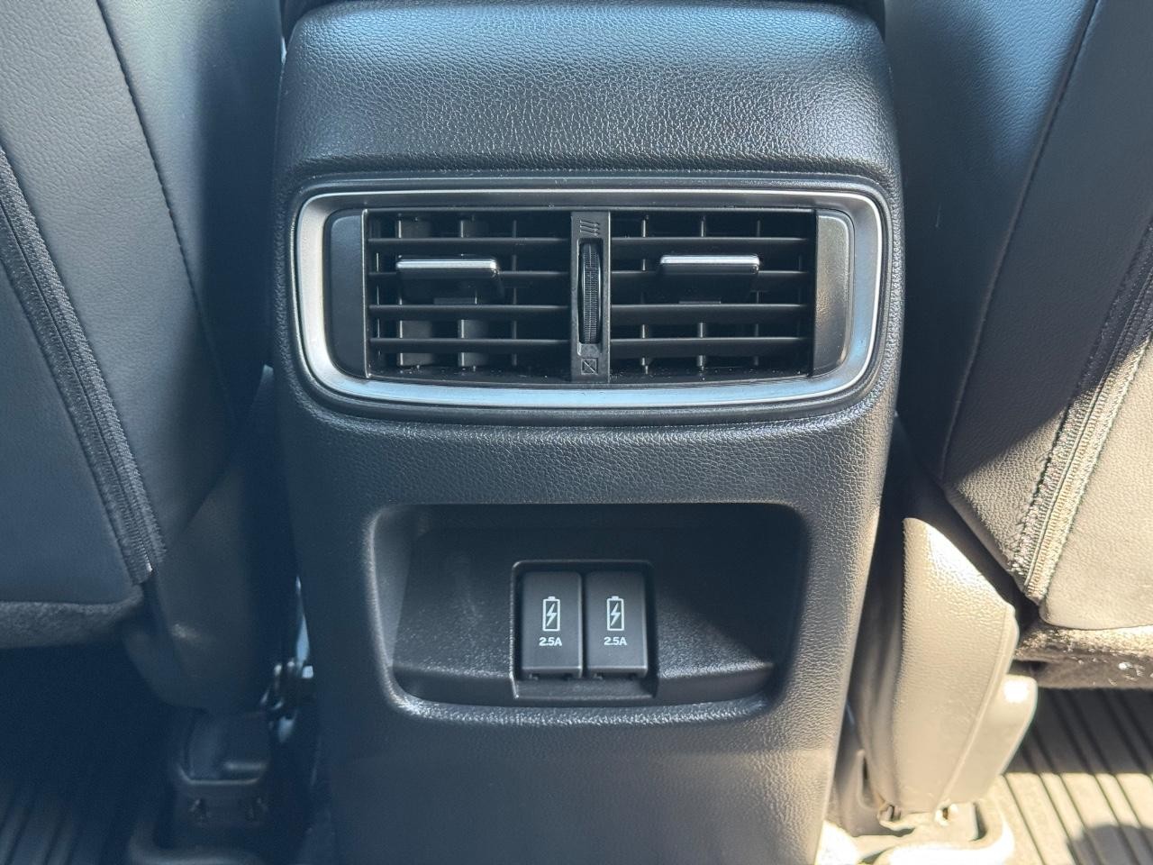 Honda CR-V Vehicle Full-screen Gallery Image 15