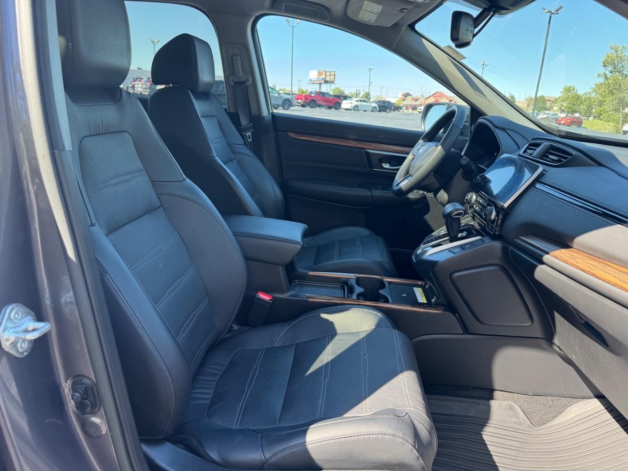 Honda CR-V Vehicle Full-screen Gallery Image 16