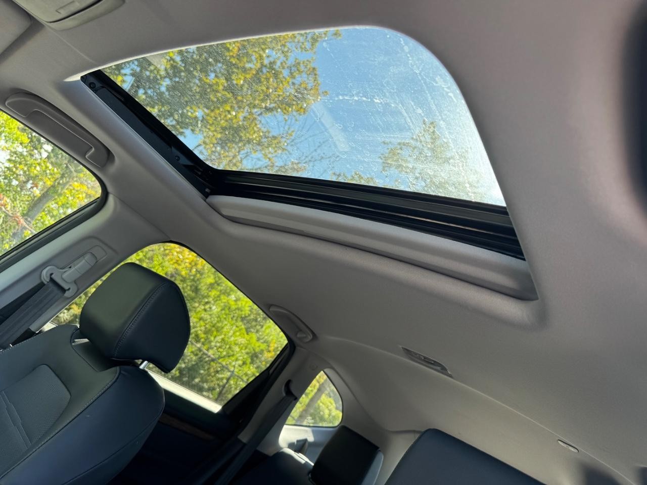 Honda CR-V Vehicle Full-screen Gallery Image 18