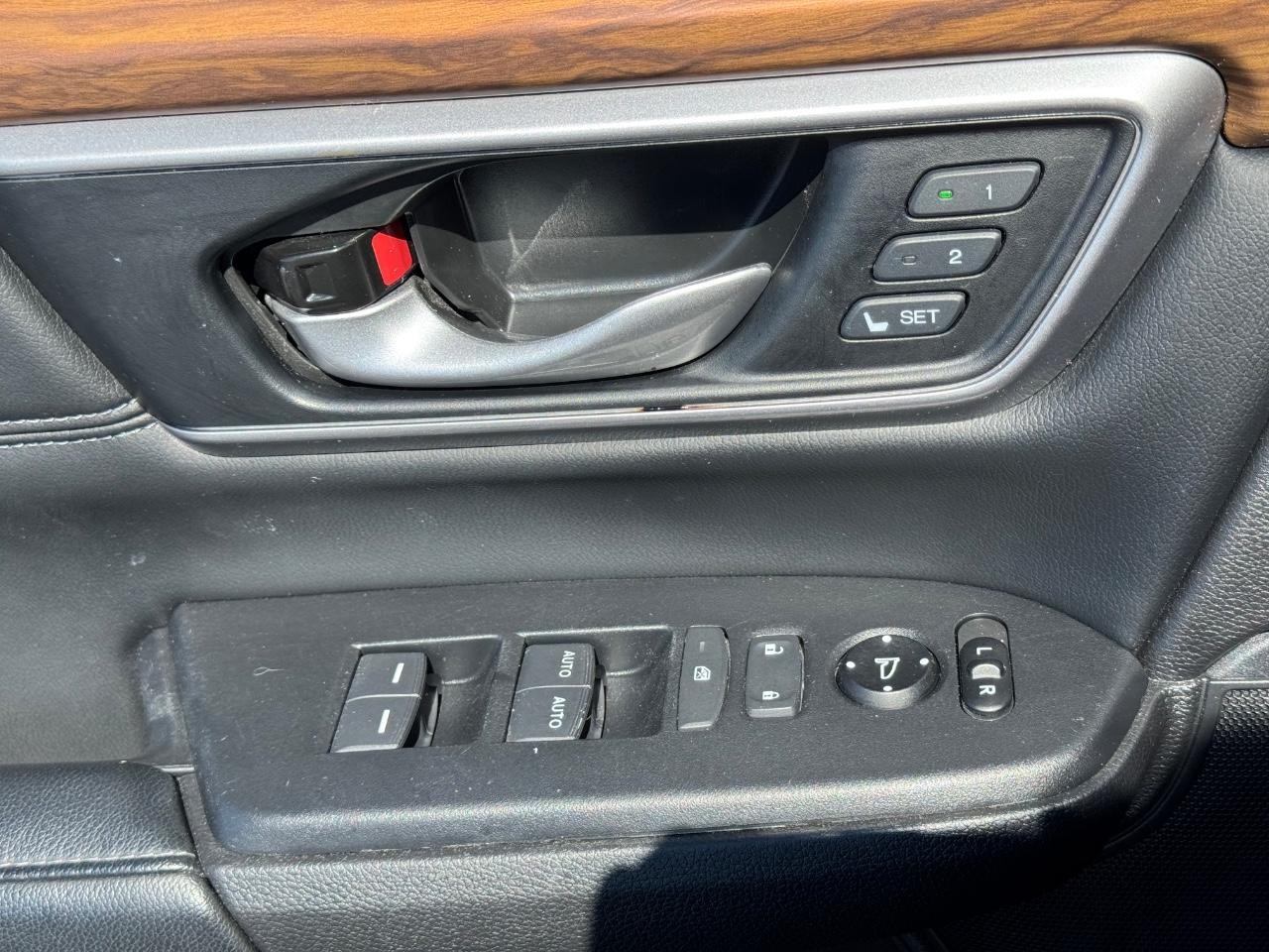 Honda CR-V Vehicle Full-screen Gallery Image 25