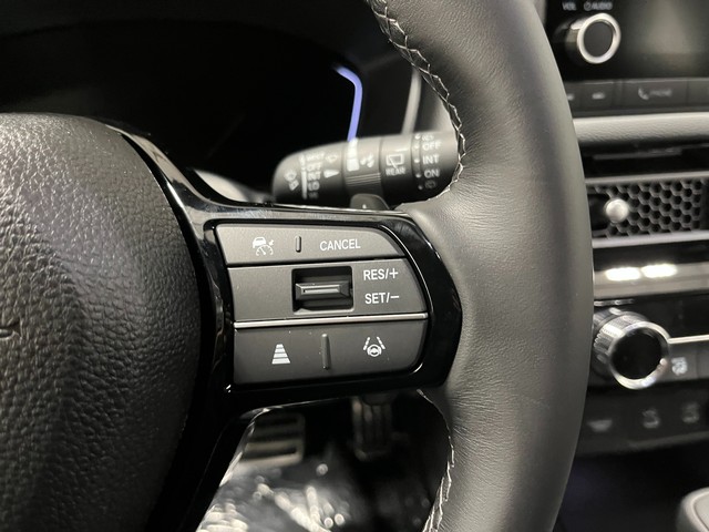 Honda Civic Hatchback Hybrid Vehicle Full-screen Gallery Image 18