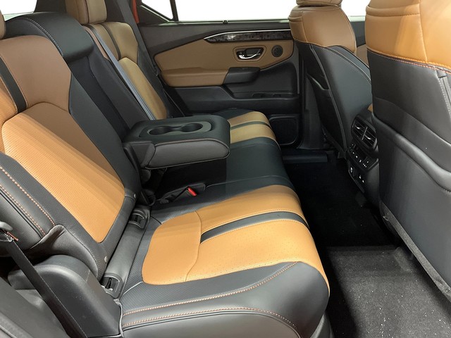 Honda Passport Vehicle Full-screen Gallery Image 28