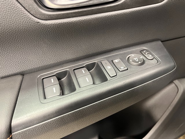 Honda CR-V Hybrid Vehicle Full-screen Gallery Image 15