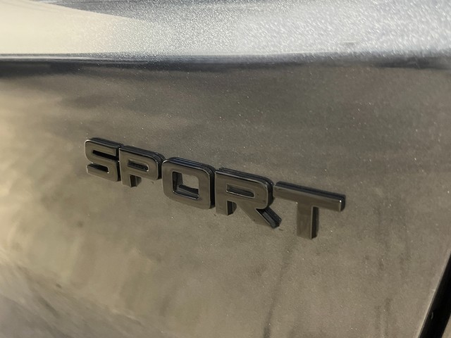 Honda CR-V Hybrid Vehicle Full-screen Gallery Image 07