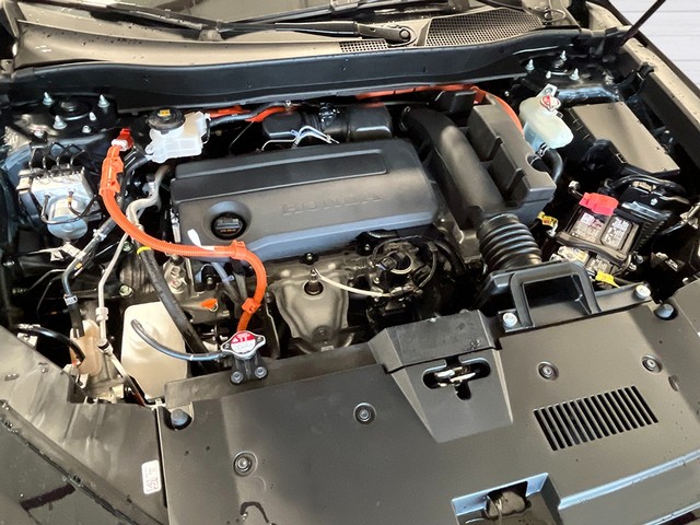 Honda CR-V Hybrid Vehicle Full-screen Gallery Image 12