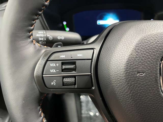 Honda CR-V Hybrid Vehicle Full-screen Gallery Image 18