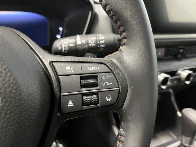 Honda CR-V Hybrid Vehicle Full-screen Gallery Image 19