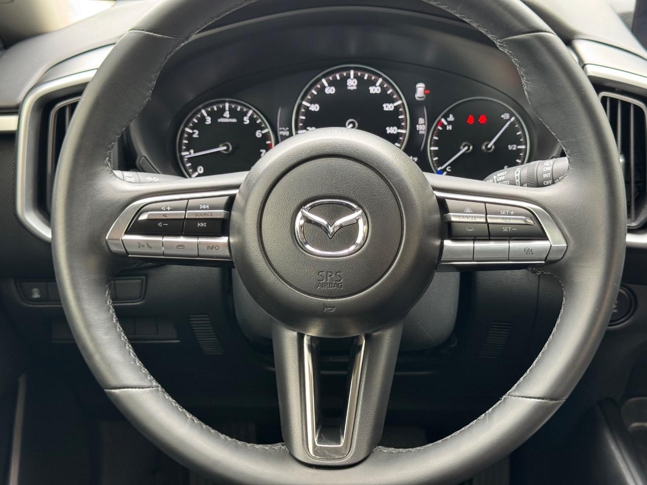 Mazda CX-50 Vehicle Full-screen Gallery Image 12