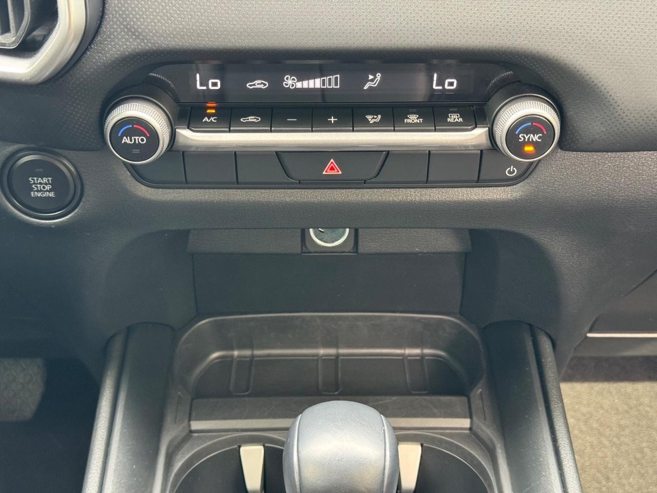 Mazda CX-50 Vehicle Full-screen Gallery Image 14