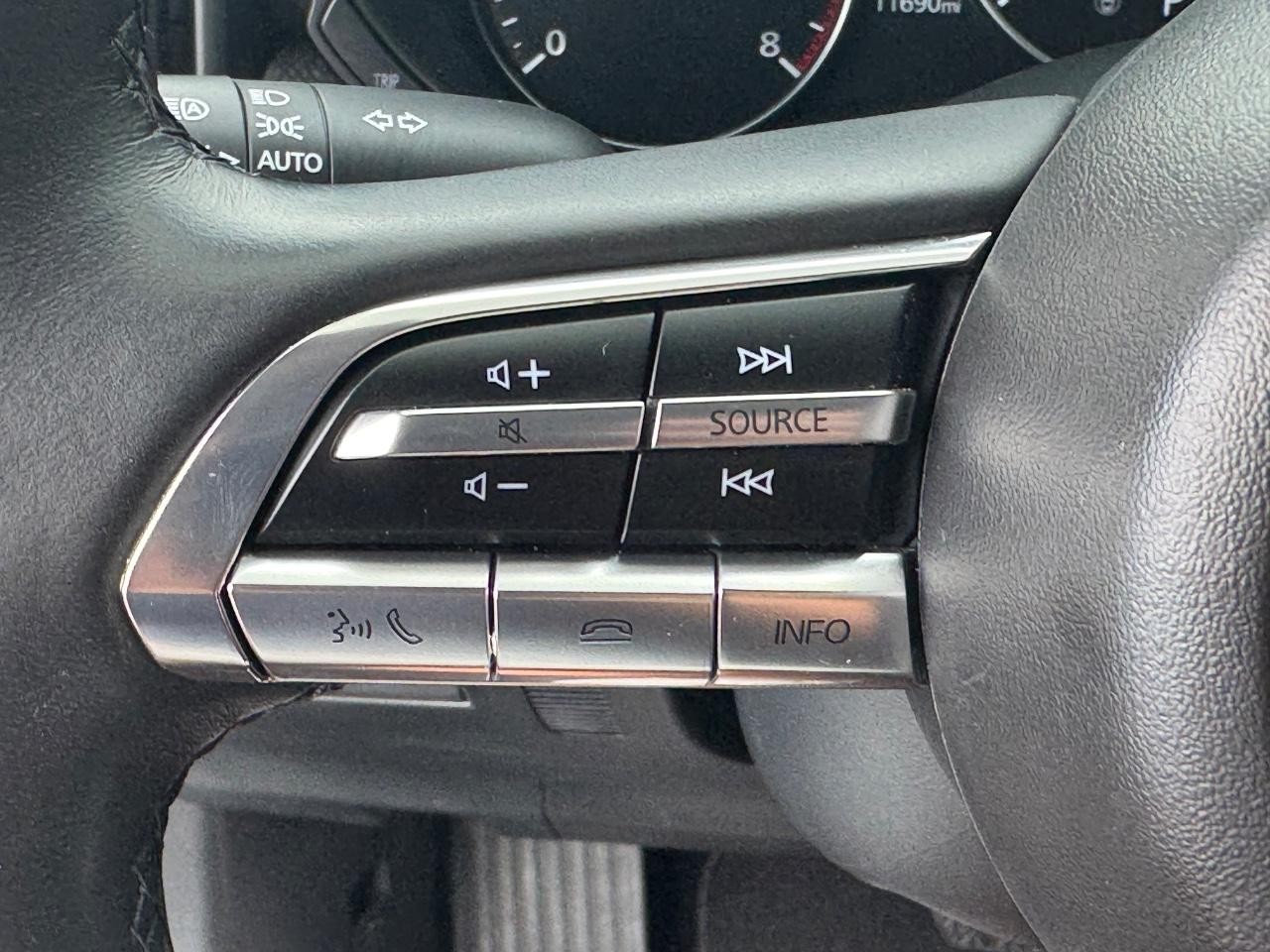 Mazda CX-50 Vehicle Full-screen Gallery Image 20