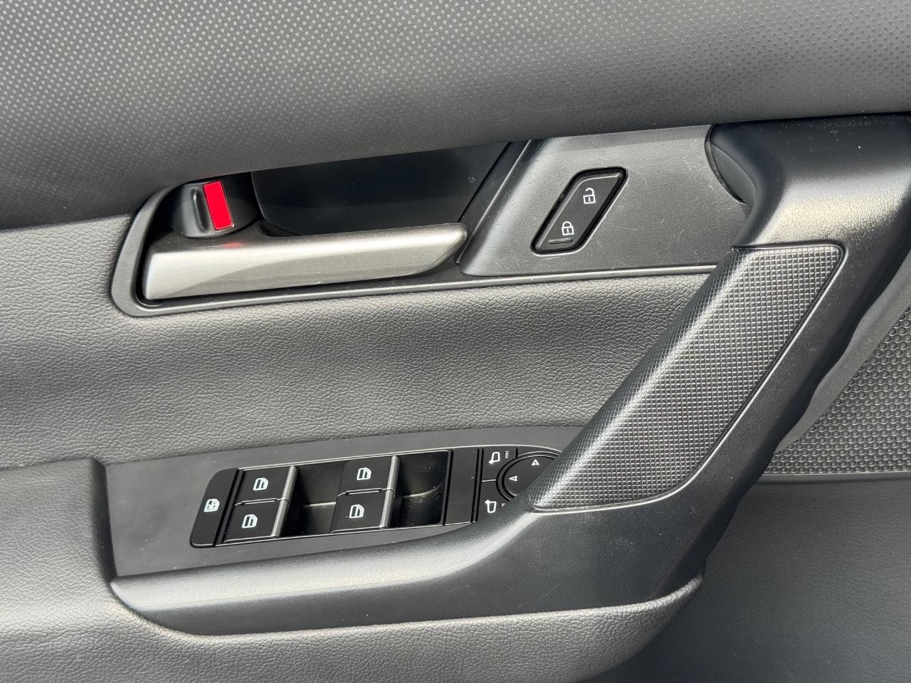 Mazda CX-50 Vehicle Full-screen Gallery Image 24