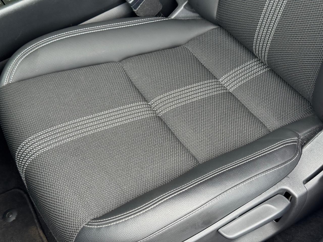 Mazda CX-50 Vehicle Full-screen Gallery Image 25