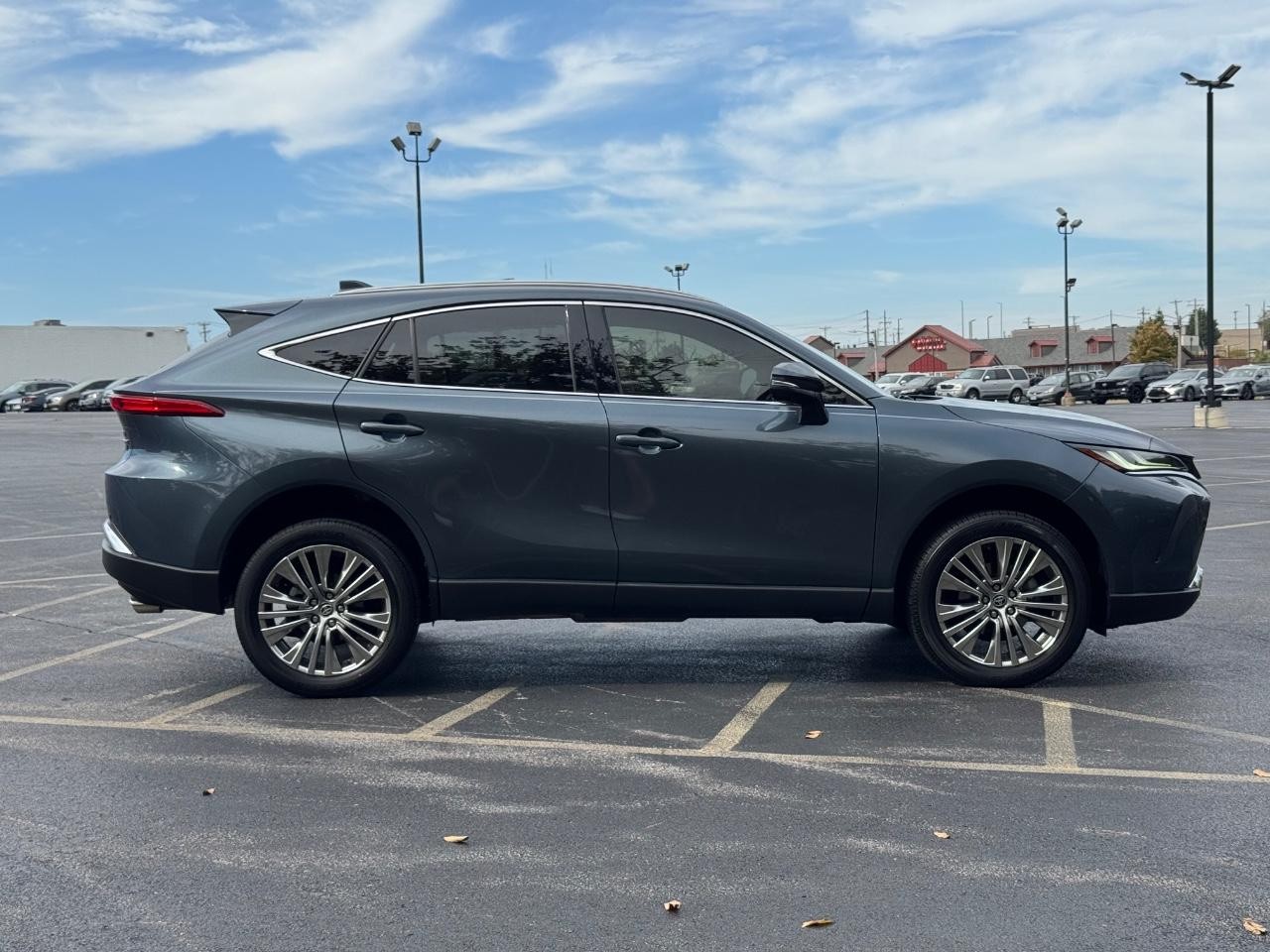 Toyota Venza Vehicle Full-screen Gallery Image 02