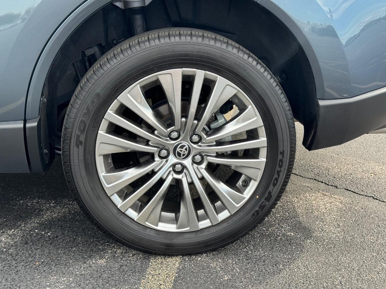 Toyota Venza Vehicle Full-screen Gallery Image 07