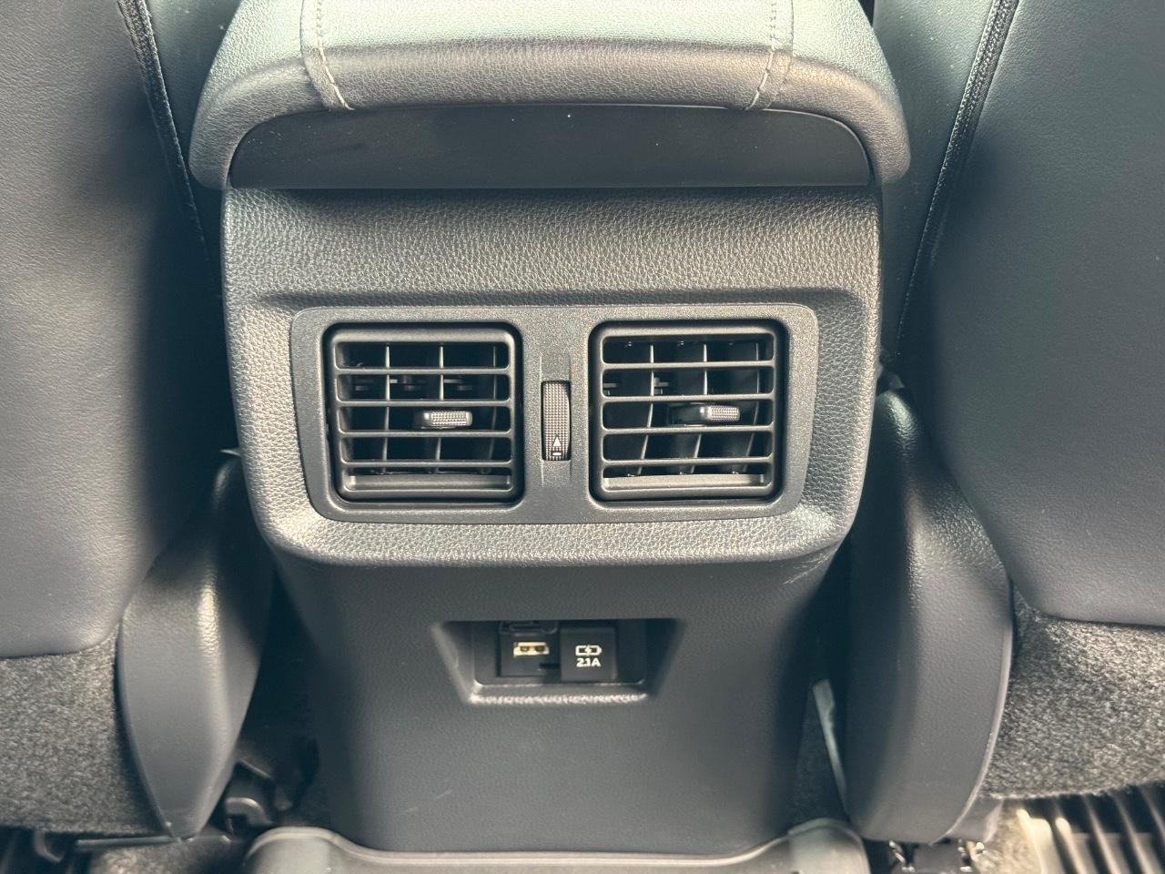 Toyota Venza Vehicle Full-screen Gallery Image 17