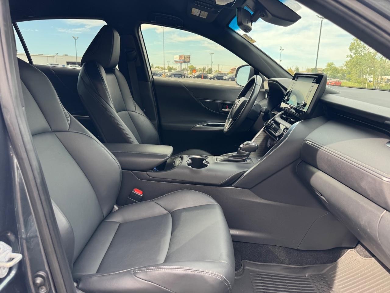 Toyota Venza Vehicle Full-screen Gallery Image 18