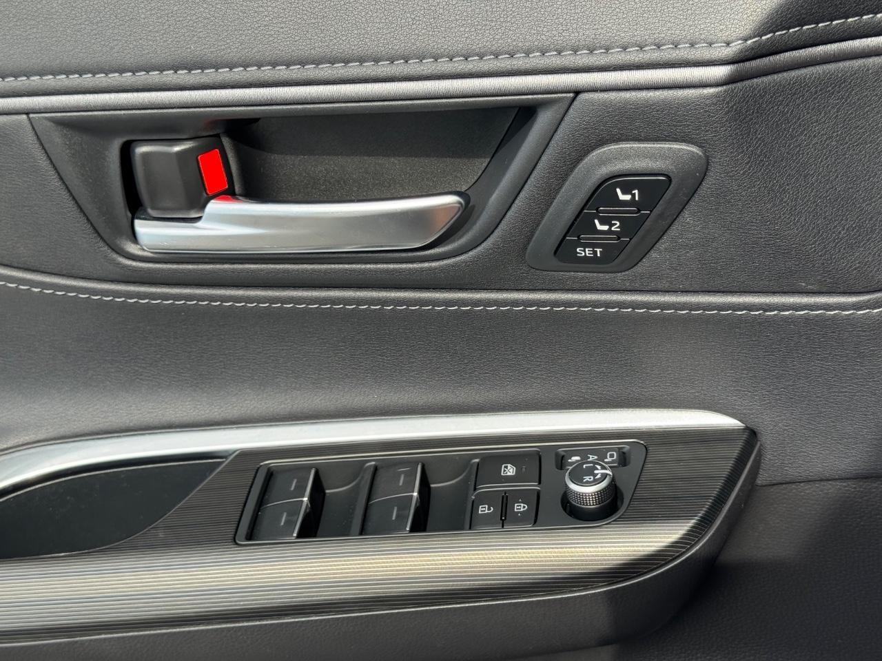 Toyota Venza Vehicle Full-screen Gallery Image 25