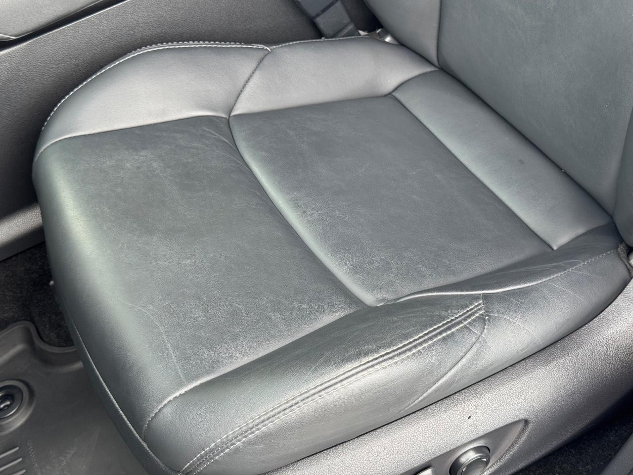 Toyota Venza Vehicle Full-screen Gallery Image 26