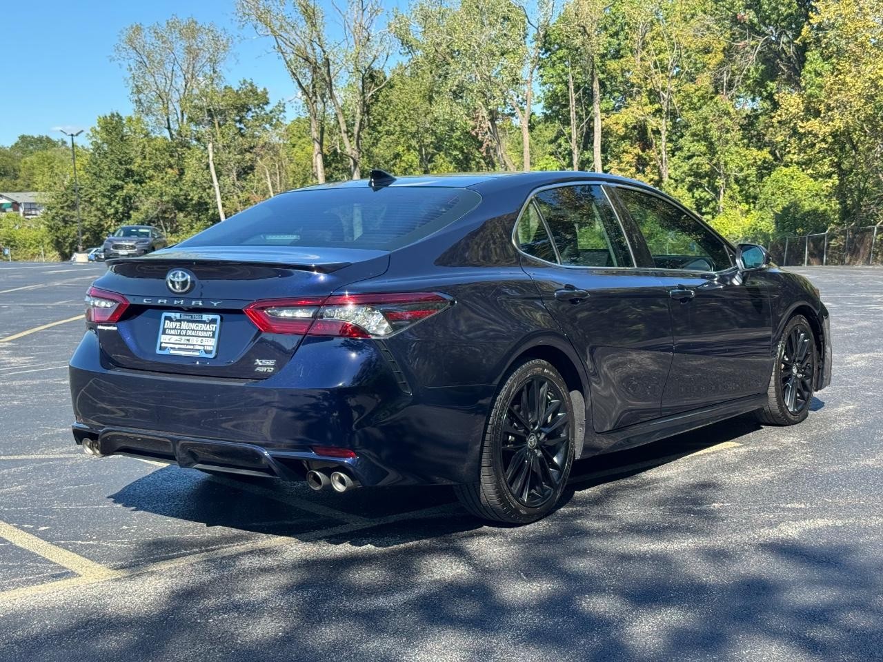 Toyota Camry Vehicle Full-screen Gallery Image 03