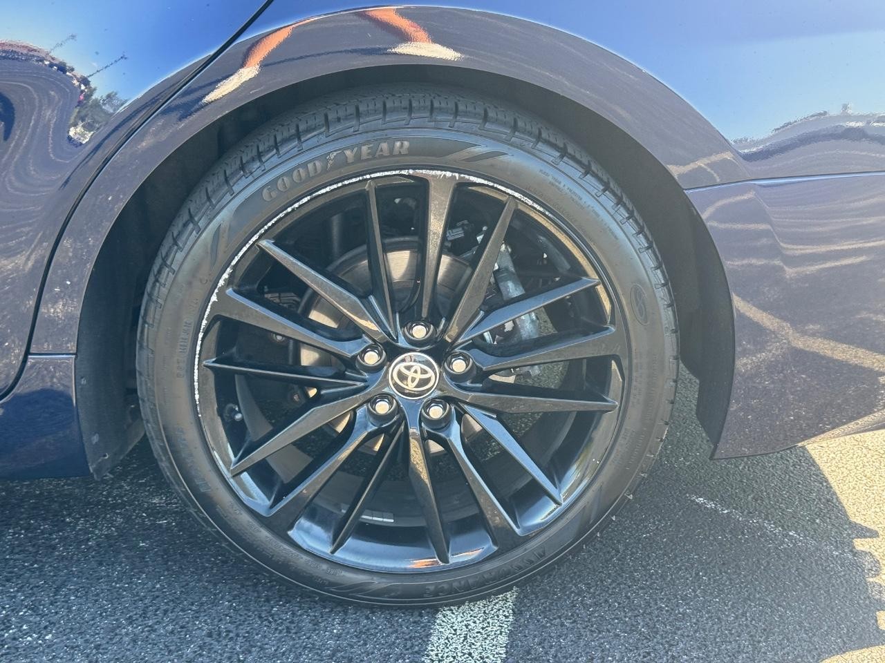 Toyota Camry Vehicle Full-screen Gallery Image 07