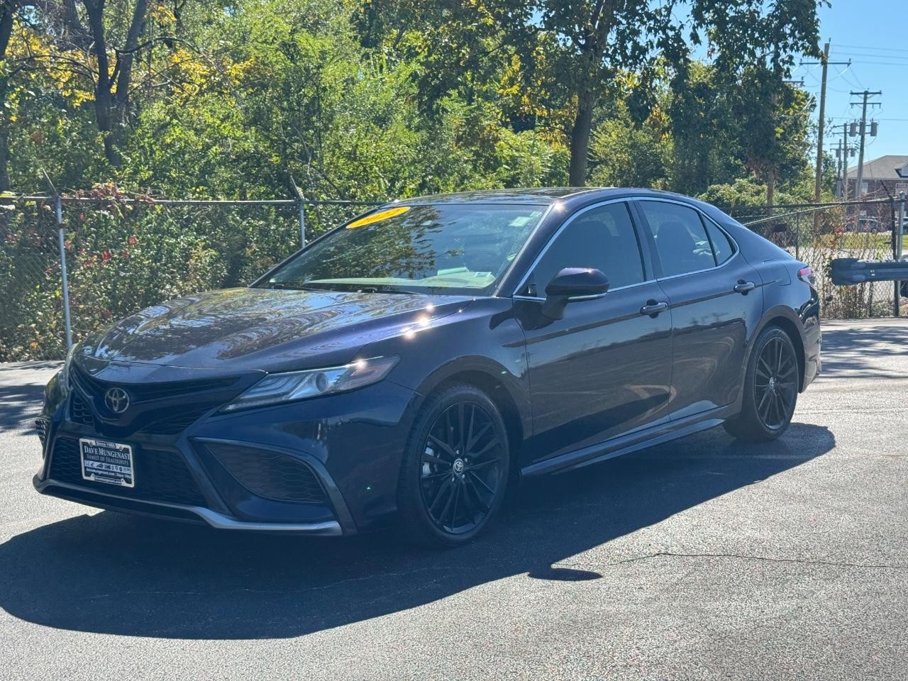 Toyota Camry Vehicle Full-screen Gallery Image 08