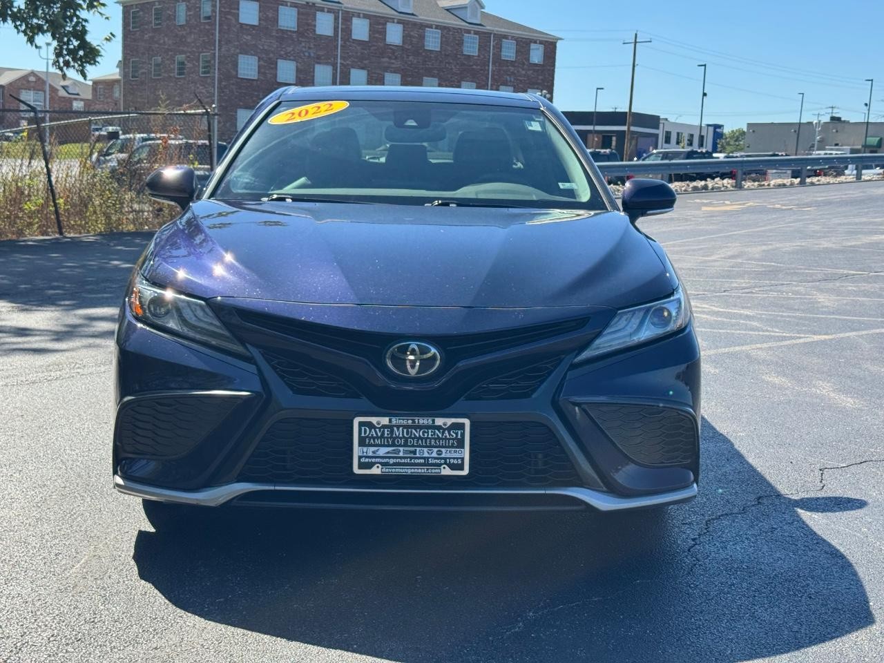 Toyota Camry Vehicle Full-screen Gallery Image 09