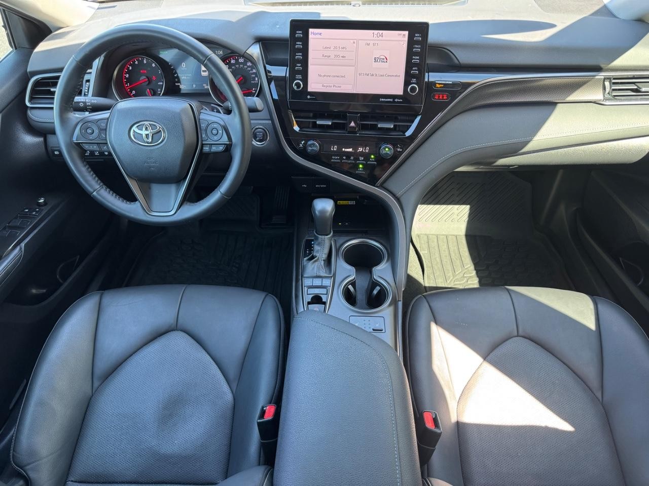 Toyota Camry Vehicle Full-screen Gallery Image 11