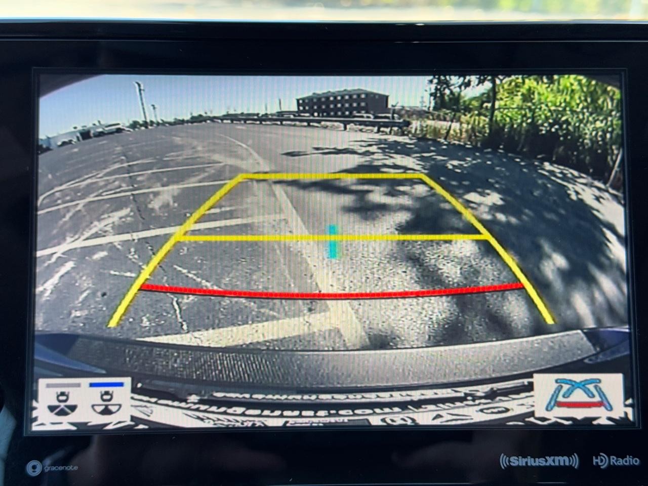 Toyota Camry Vehicle Full-screen Gallery Image 24