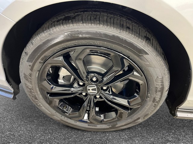 Honda Accord Sedan Vehicle Full-screen Gallery Image 10