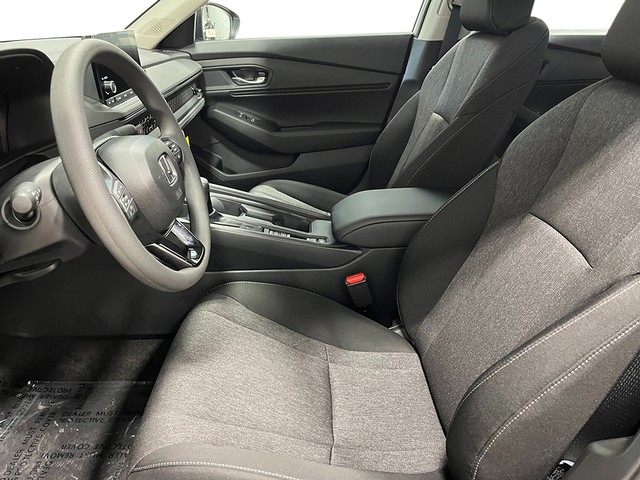 Honda Accord Sedan Vehicle Full-screen Gallery Image 12