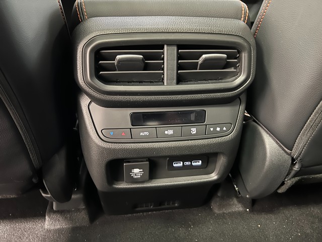 Honda Pilot Vehicle Full-screen Gallery Image 29