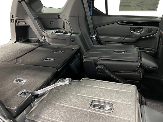 Honda Pilot Vehicle Full-screen Gallery Image 35