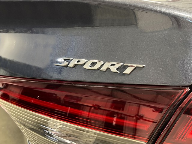 Honda Civic Sedan Hybrid Vehicle Full-screen Gallery Image 07