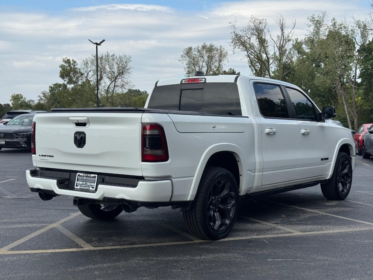 Ram 1500 Vehicle Full-screen Gallery Image 03