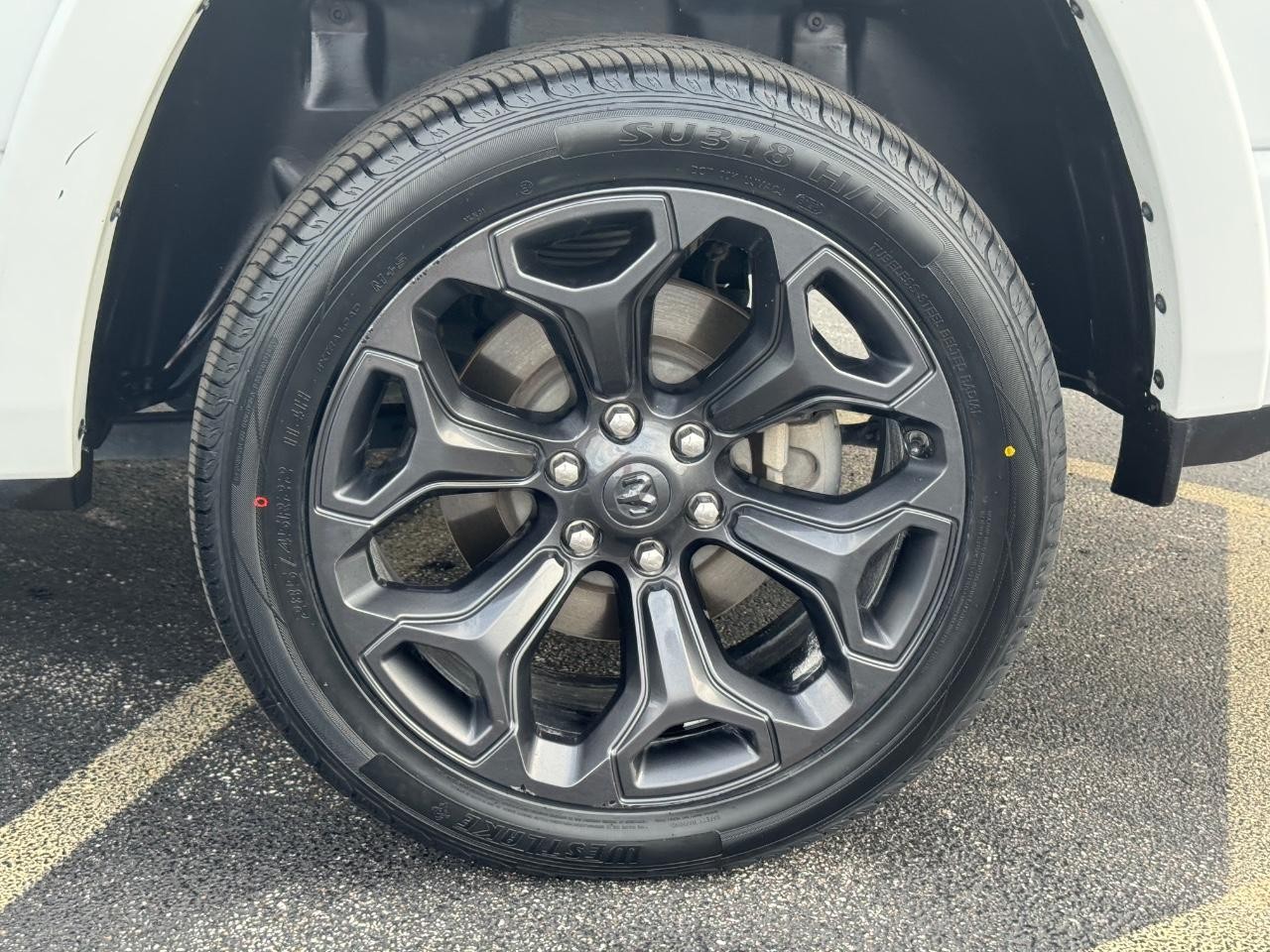 Ram 1500 Vehicle Full-screen Gallery Image 07