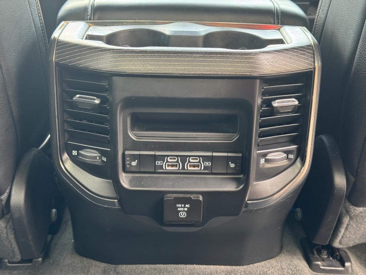 Ram 1500 Vehicle Full-screen Gallery Image 16