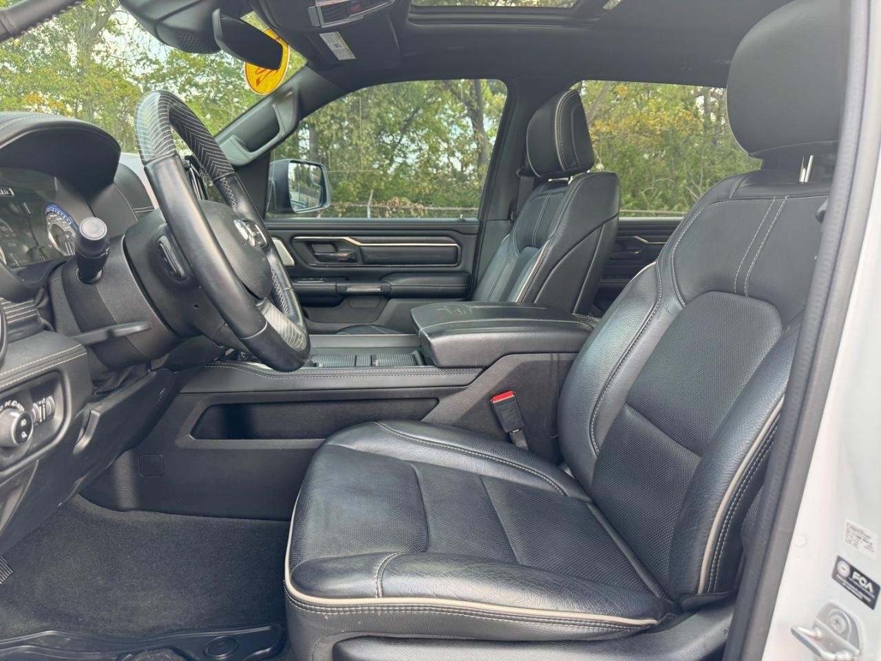 Ram 1500 Vehicle Full-screen Gallery Image 18