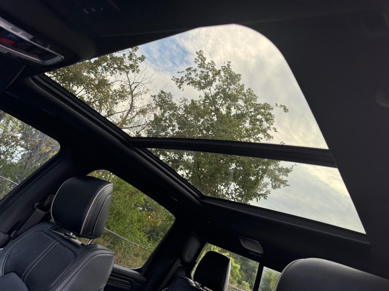 Ram 1500 Vehicle Full-screen Gallery Image 19