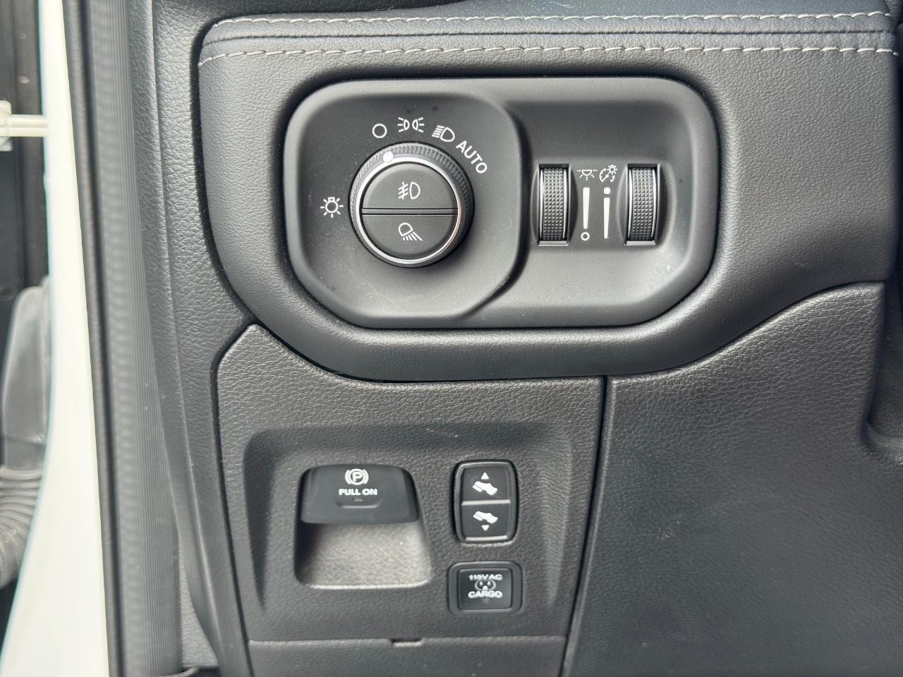 Ram 1500 Vehicle Full-screen Gallery Image 23