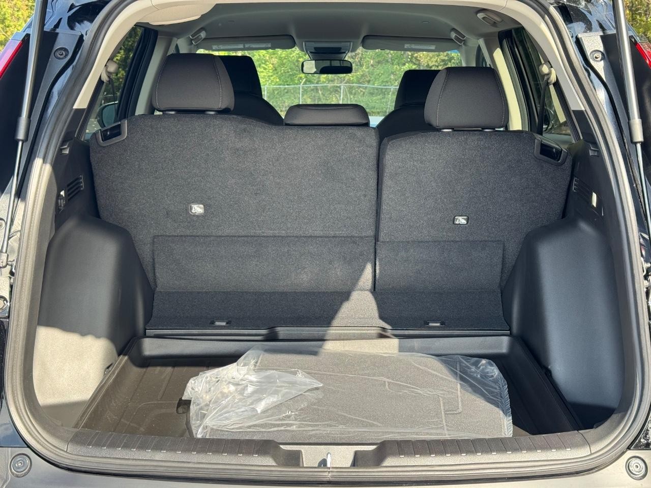 Honda CR-V Vehicle Full-screen Gallery Image 04