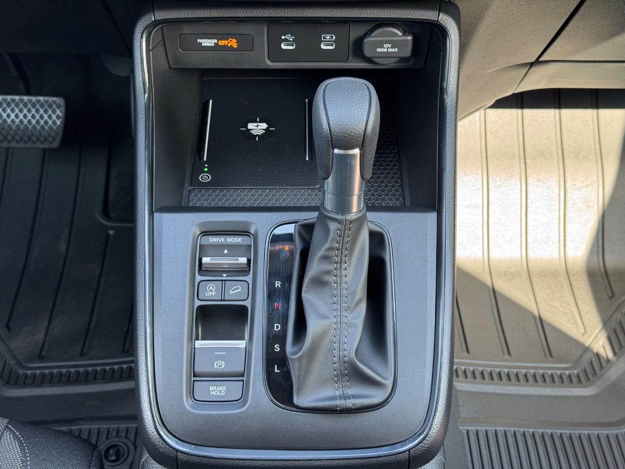 Honda CR-V Vehicle Full-screen Gallery Image 15