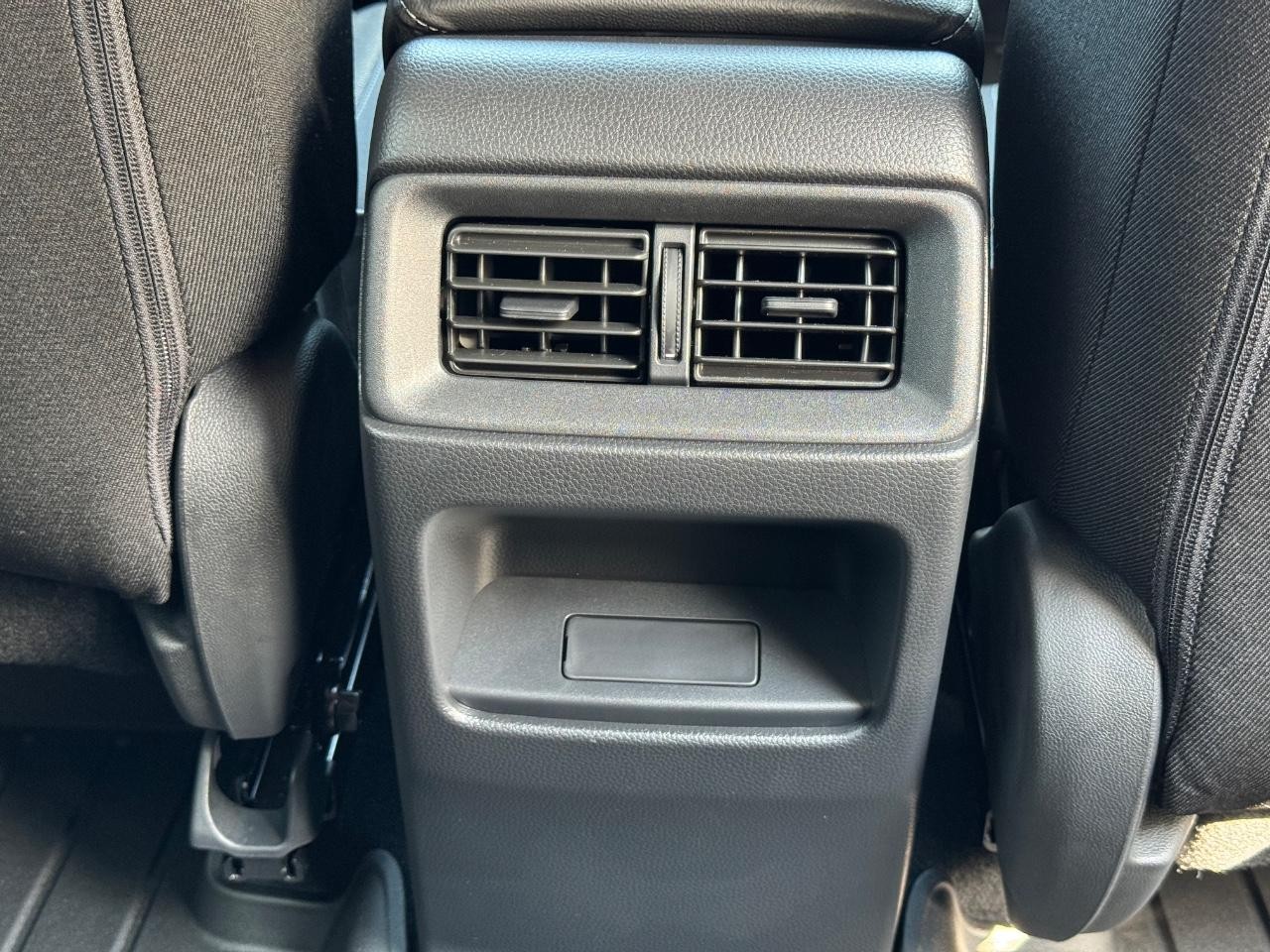 Honda CR-V Vehicle Full-screen Gallery Image 16