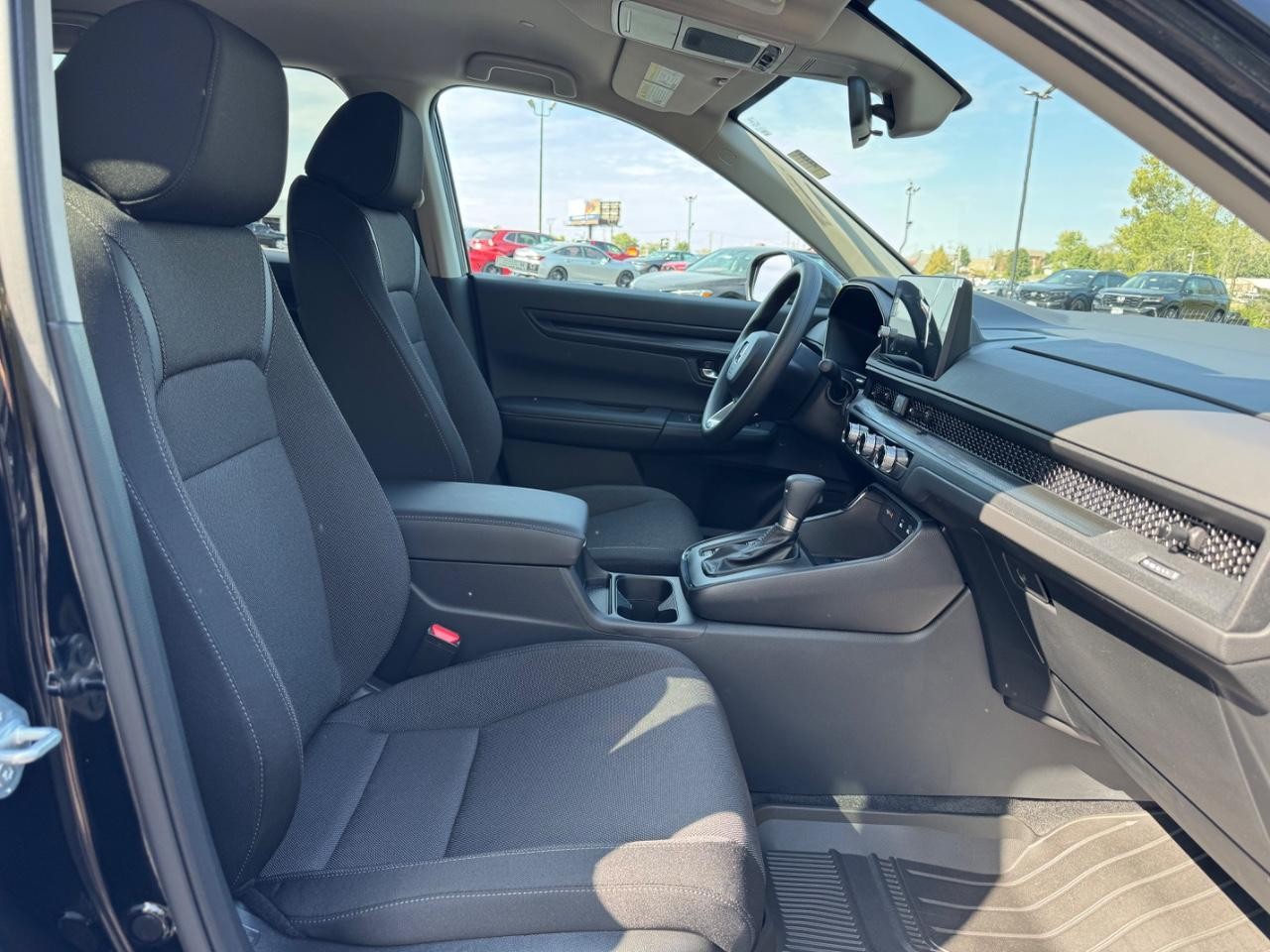 Honda CR-V Vehicle Full-screen Gallery Image 17