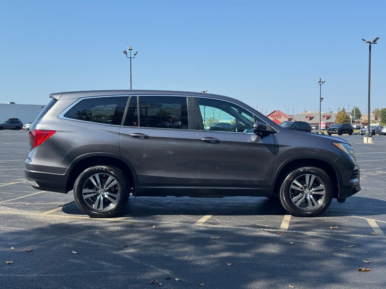 Honda Pilot Vehicle Full-screen Gallery Image 02