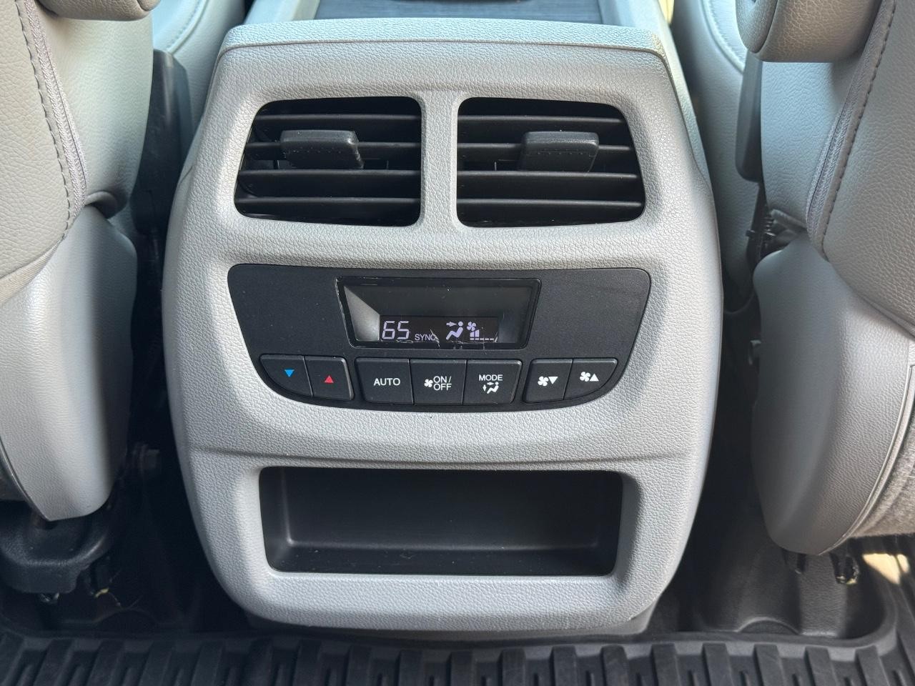 Honda Pilot Vehicle Full-screen Gallery Image 16