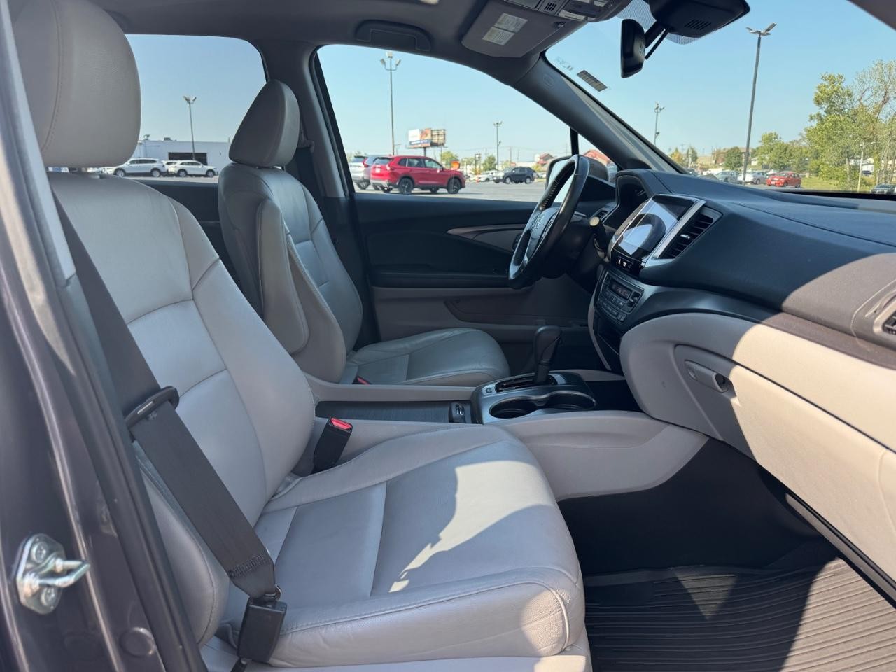 Honda Pilot Vehicle Full-screen Gallery Image 17